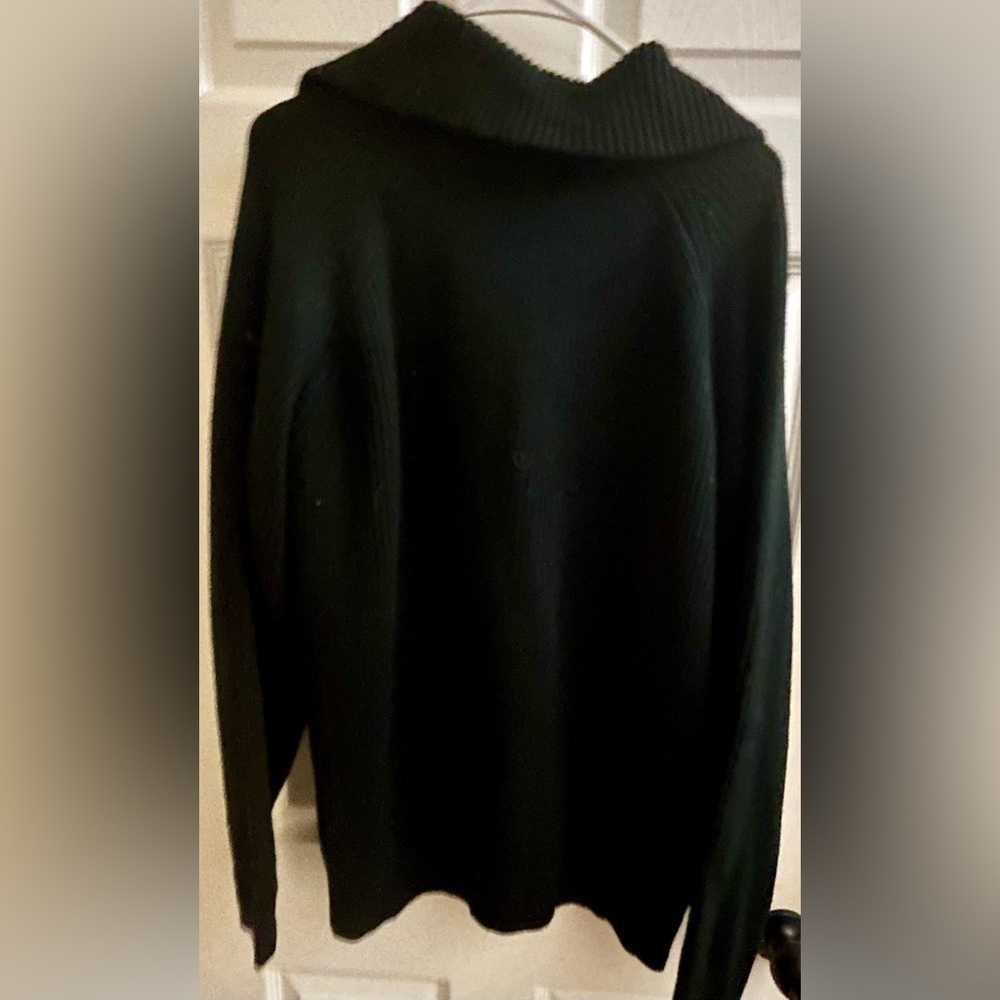Elegant Black Zippered Sweater - Picture 3 of 4